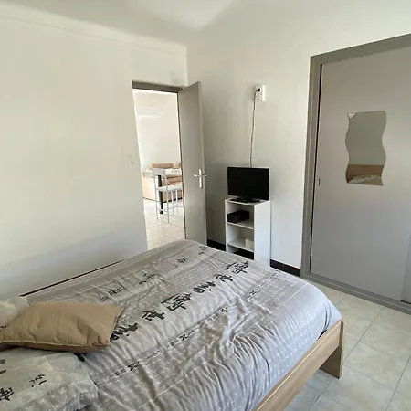 F3 Patio Bien Situe דירה
